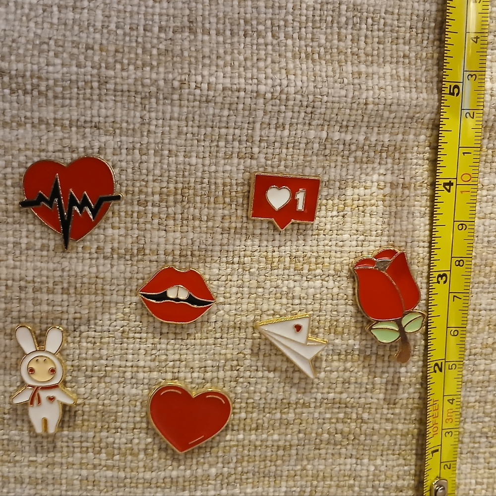 NWOT Lot of 7 Valentine Themed Enamel Pins - Picture 3 of 3